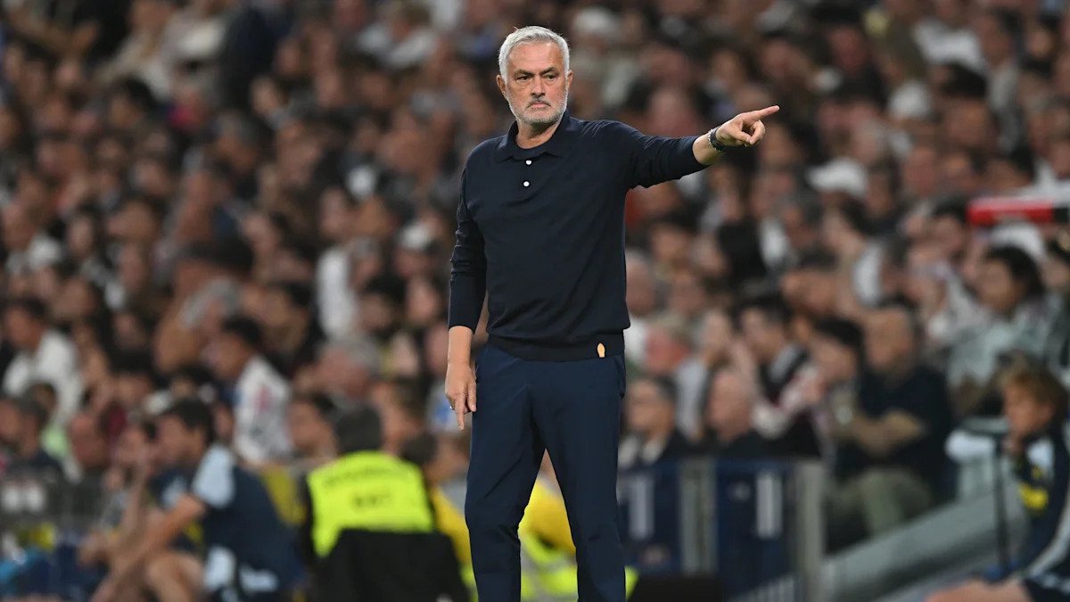 José Mourinho declines to address Luis García Plaza's complaints