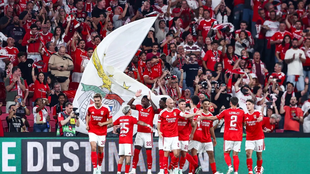 Jogadores do Benfica festejam golo contra o Celtic