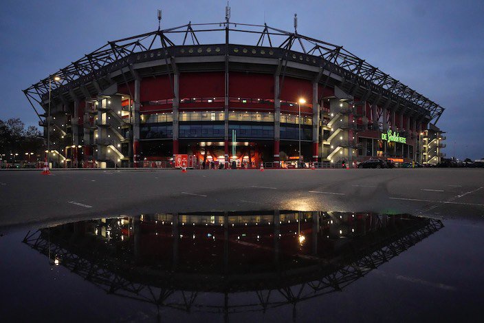 Im Stadion «De Grolsch Veste» in Enschede kam es zu einer gewalttätigen Auseinandersetzung zwischen FC Thun-Fans und der Polizei. Ein 20-jähriger Thun-Fan befindet  sich seither in Haft.
