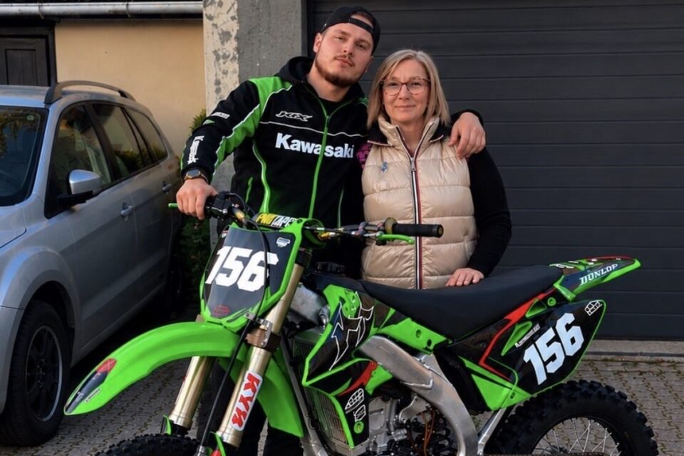 La mère de Fabien est atteinte d'un cancer. Il va participer à l'Enduropale du Touquet en 2027 et recherche actuellement des sponsors.