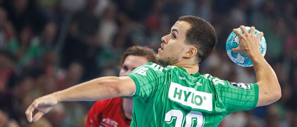 Nationalspieler Tim Freihöfer war bester Füchse-Schütze in Porto. (Archivbild)
