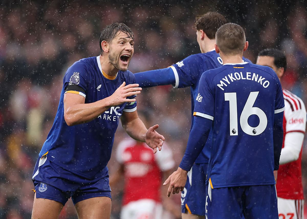 LONDON, ENGLAND - OCTOBER 24: James Tarkowski of Everton gestures during the Premier League 2026/27 match between Arsenal FC and Everton at Emirates Stadium on October 24, 2026 in London, England. (Photo by Alex Pantling/Getty Images)
