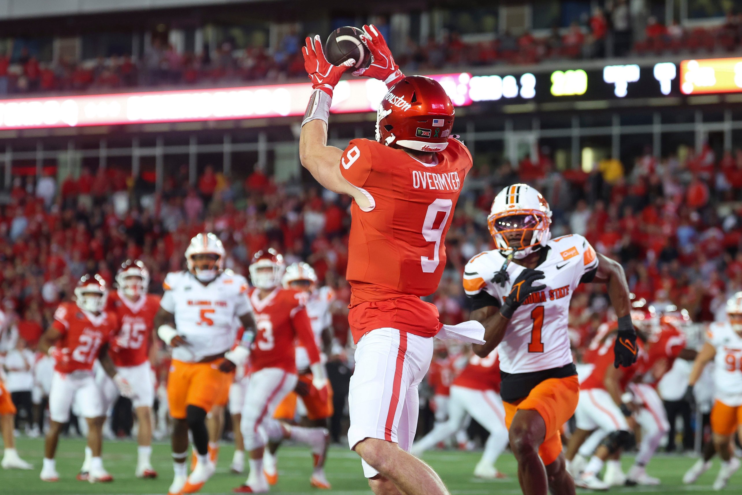 Oct 17, 2026; Houston, Texas, USA; Houston Cougars tight end Patrick Overmyer (9) makes a reception for a touchdown during the first quarter against the Oklahoma State Cowboys at TDECU Stadium. Mandatory Credit: Troy Taormina-Imagn Images