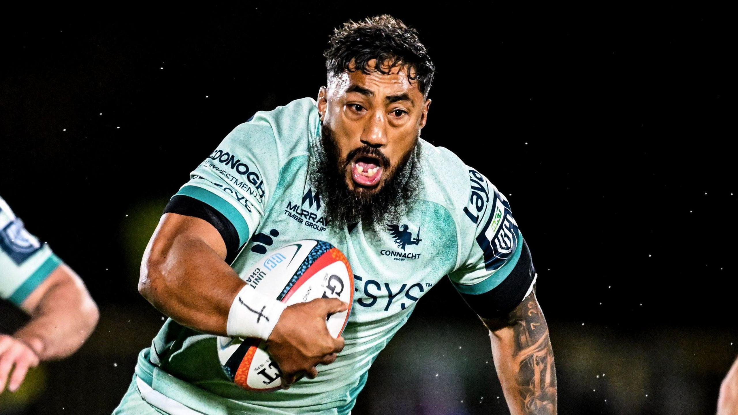 Bundee Aki 