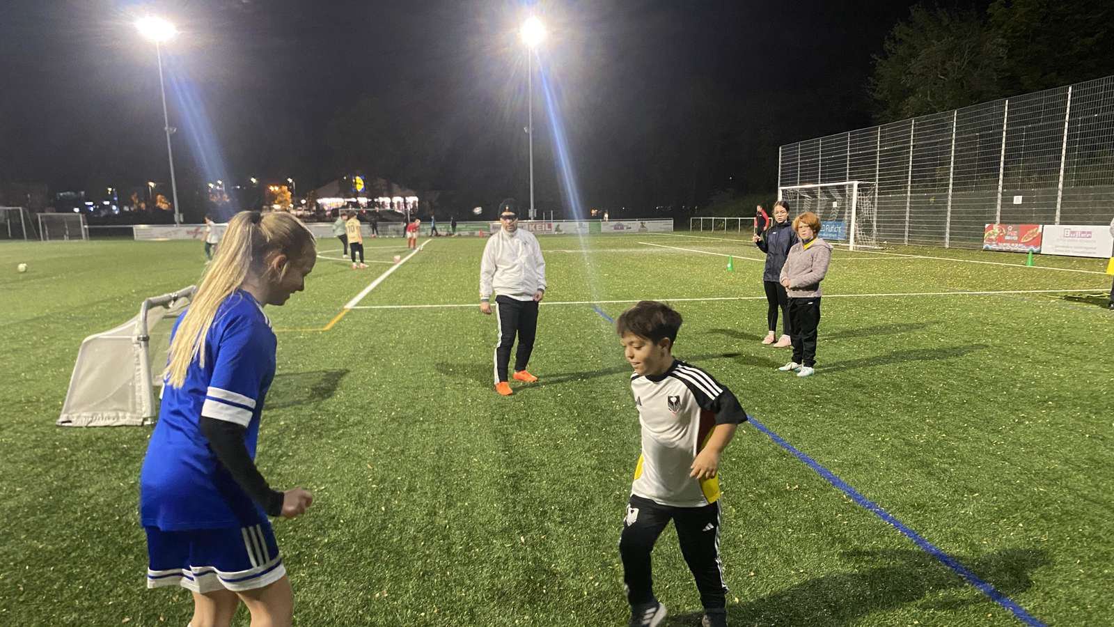 Montags und donnerstags trainiert Fynn mit anderen Kindern und Jugendlichen des „Team Vielfalt“ - zu Wochenbeginn in Klein-Krotzenburg, dann im unterfränkischen Alzenau.