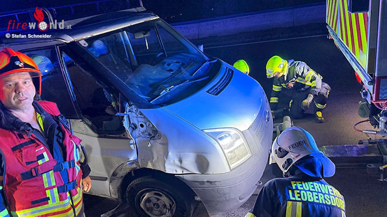Nö: Kastenwagen prallt auf A 2 gegen Baustellen-Absicherungsanhänger
