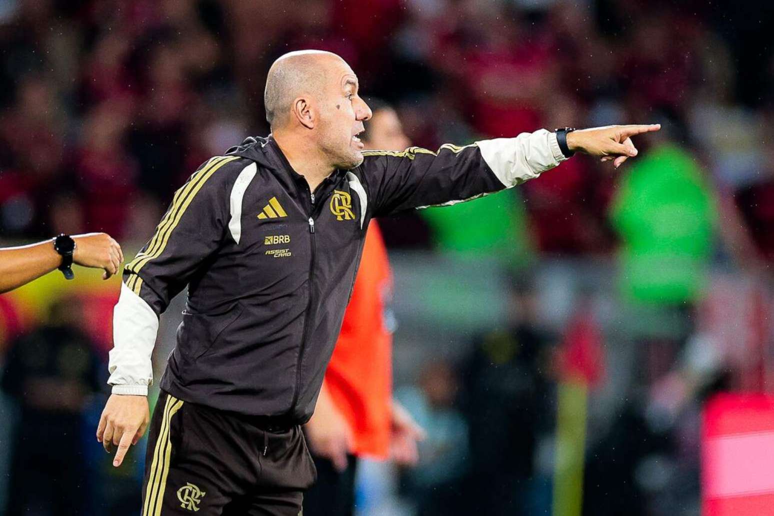Leonardo Jardim vê o Flamengo jogar mal e cair da libertadores na semifinal. Porém, sem perder um jogo sequer no tempo normal.
