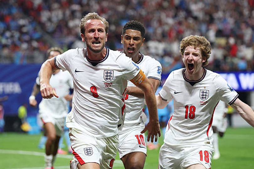 Harry Kane #9 of England celebrates with teammates Jude Bellingham #10 and Anthony Gordon #18 after scoring his team's first goal during the FIFA World Cup 2026 Round Of 32 match between England and Congo DR at Atlanta Stadium on July 01, 2026 in Atlanta, Georgia.