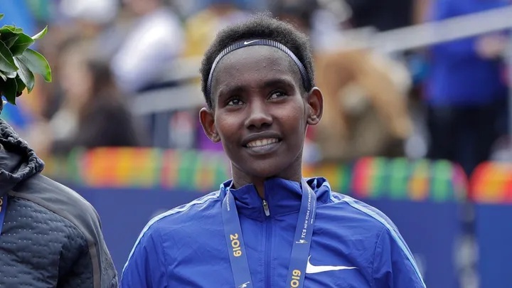 Vencedora da Maratona de Tóquio suspensa por seis anos após doping e falsificação de receita