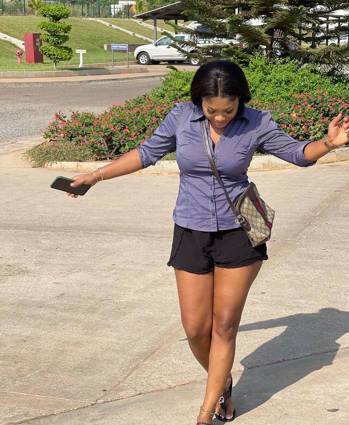 Sandra Ababio and her lookalike sister stirs the internet with their beautiful and hot body - Photos