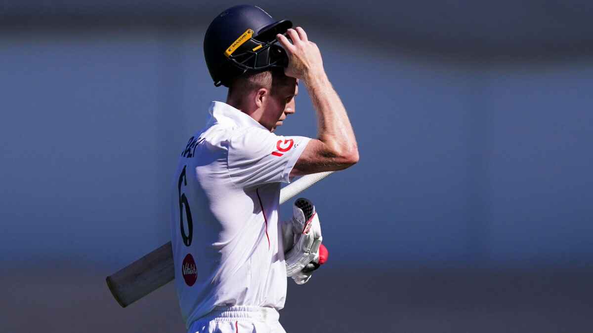 Zak Crawley walks off after being dismissed by Nathan Lyon