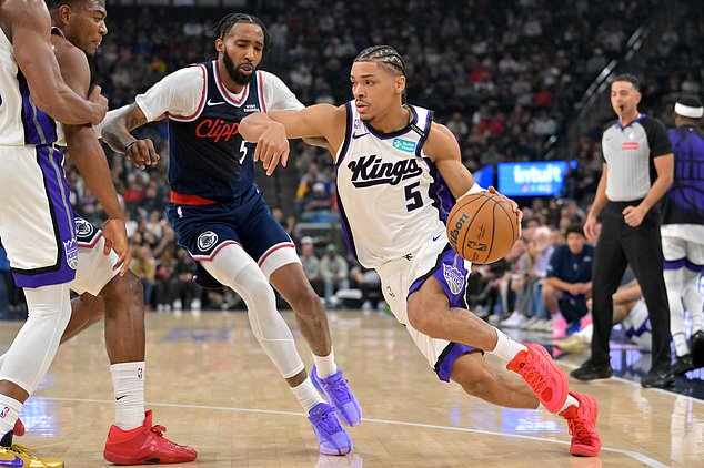 Sacramento Kings guard Darius Acuff Jr. is defended by Los Angeles Clippers forward Derrick Jones Jr. (5) during the first half of an NBA basketball game Wednesday, Oct. 21, 2026, in Los Angeles. (AP Photo/Jayne Kamin-Oncea)