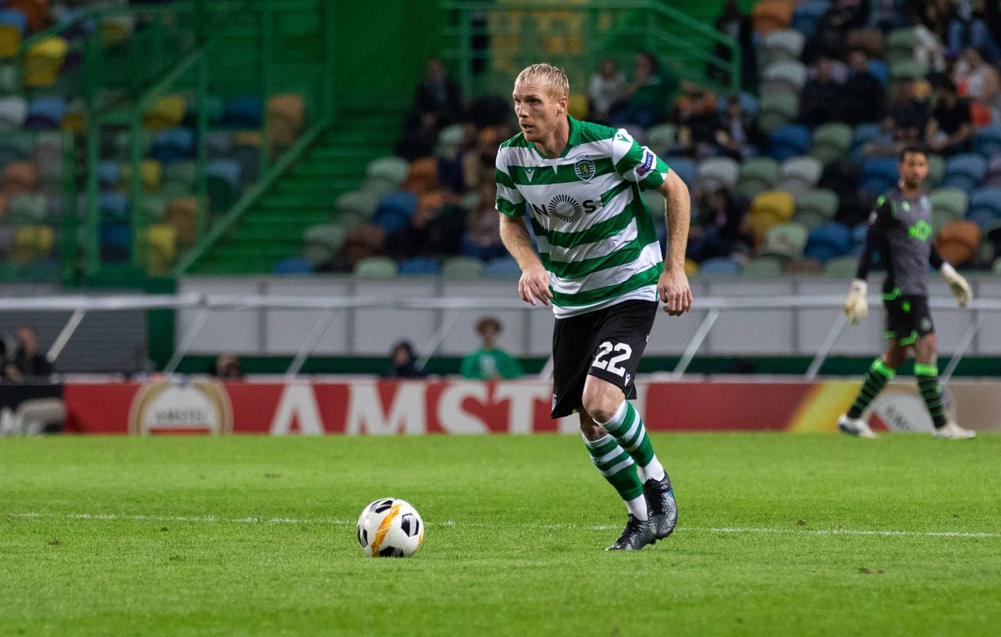 Jérémy Mathieu avec le maillot du Sporting Portugal.