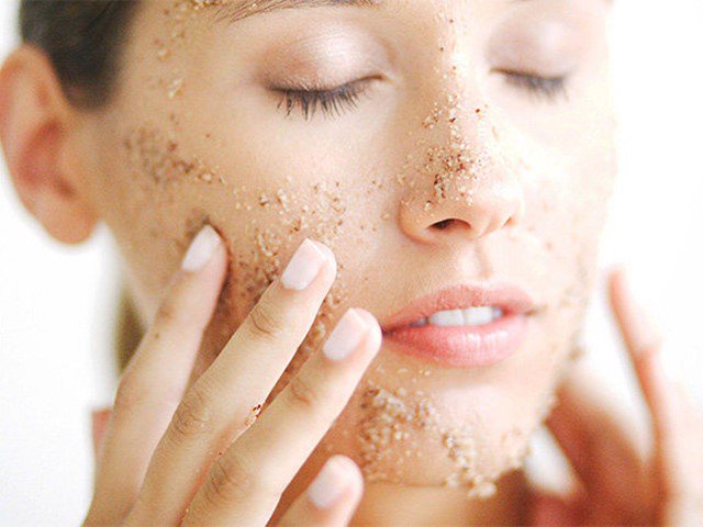 Homemade Face Scrub for Dry Skin, DIY scrub for dry skin, Dry skin care guide, Facial exfoliators for dry skin, Home remedies for dry skin