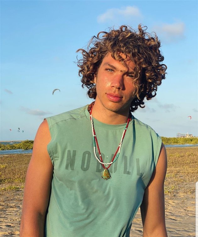 Ce mannequin, élu l'un des célibataires les plus convoités de l'année, a des parents très célèbres: qui sont-ils?