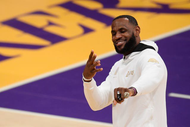 Los Angeles Clippers v Los Angeles Lakers