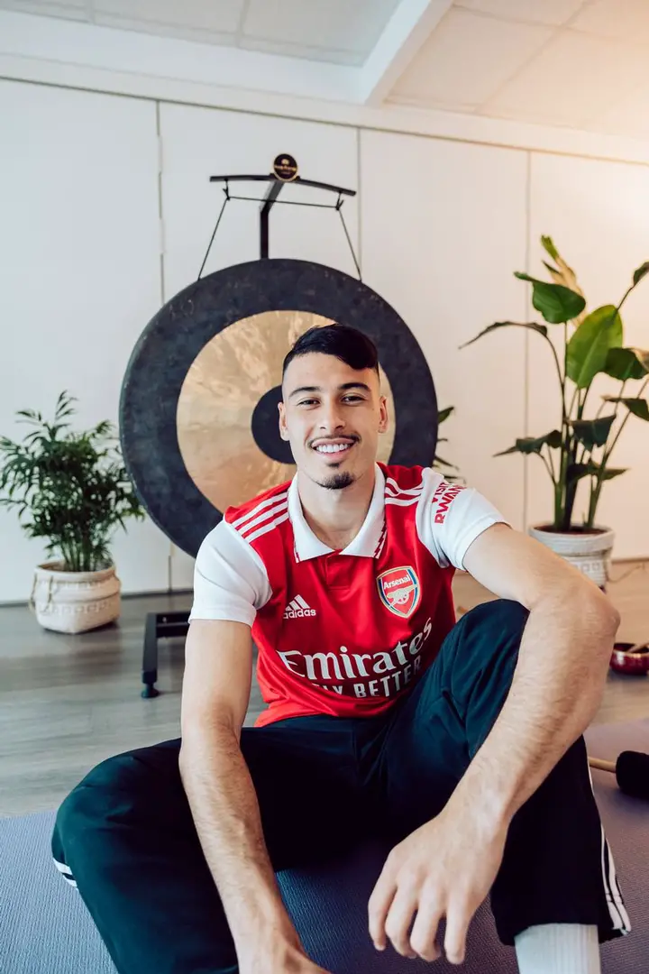 Gabriel Martinelli in the new Arsenal home kit at Maha Devi Yoga Centre. (Image: Daisy Rutledge)