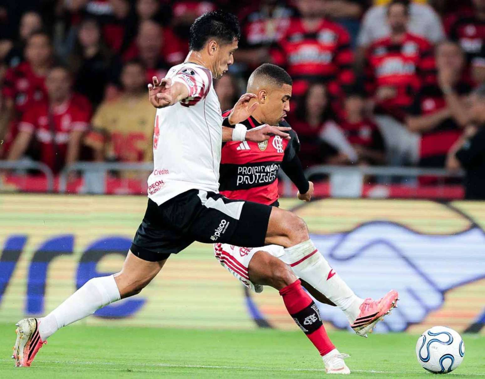 Flamengo inoperante no ataque no primeiro tempo contra o Estudiantes. Acordará na etapa final?