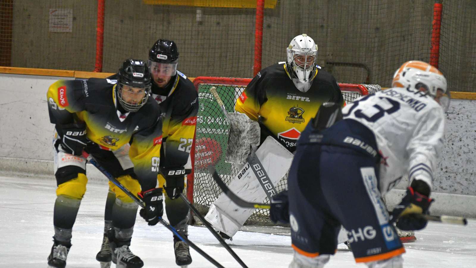 Wanderers-Goalie Hannes Kiefer und seine Vorderleute hatten gegen Ravensburg jede Menge zu tun.