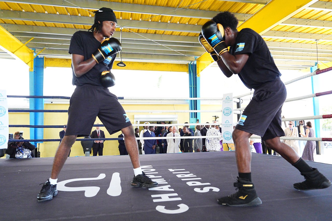 The King watching a youth boxing session (Aaron Chown/PA)