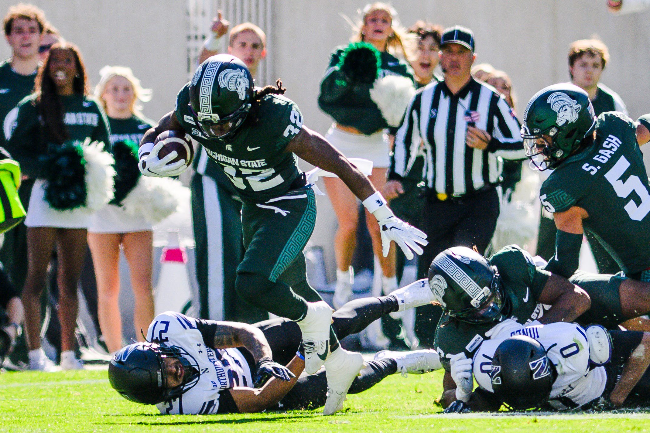 Michigan State running back Kenneth Williams carries the ball during the team’s 24-21 loss to Northwestern.