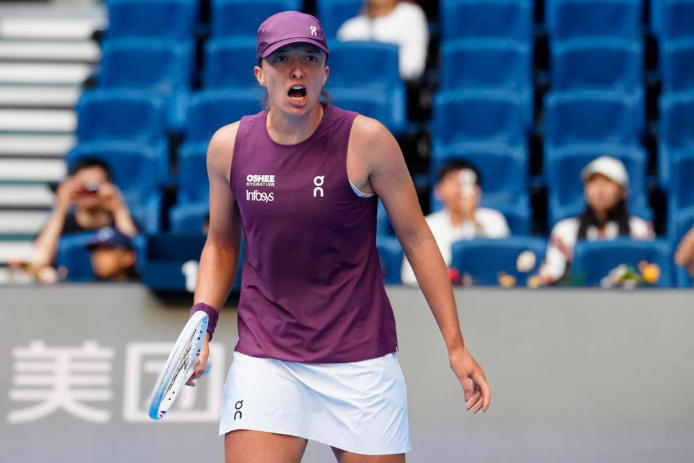 Iga Swiatek fights to overtake Karolina Muchova for last wta finals spot after wuhan
