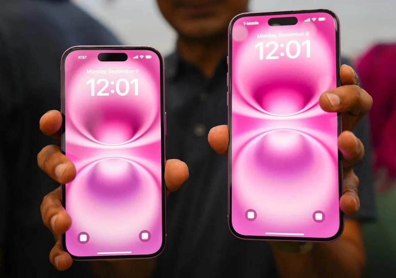 تسريبات: آيفون 17 قد يجلب شاشات 120 هرتز للطرازات الأساسية