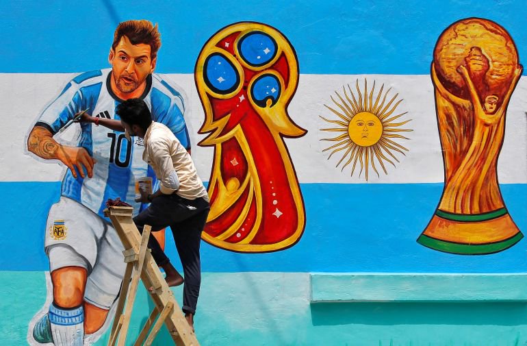 A painter applies finishing touches to an image of Argentina's soccer player Lionel Messi, on a wall along a road ahead of the FIFA World Cup, in Kolkata, India June 8, 2018. REUTERS/Rupak De Chowdhuri