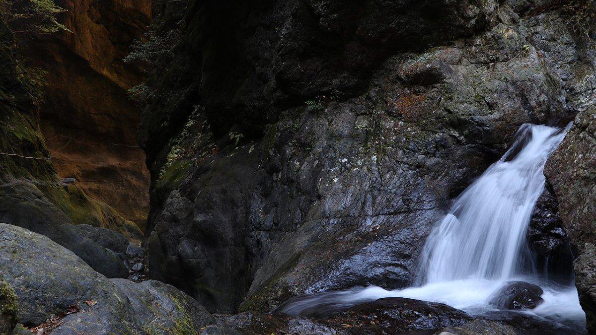 Kanoto Rock, satu tempat wisata alam sekitar Tokyo Jepang yang cocok dikunjungi saat musim panas.