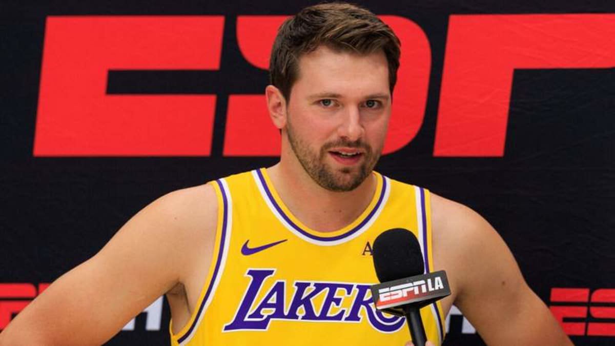 September 28, 2026, El Segundo, California, USA: Luka Doncic 77 of the Los Angeles Lakers is interviewed at Media Day on Monday September 28, 2026 at the UCLA Health Training Center in El Segundo, California. JAVIER ROJAS PI El Segundo USA – ZUMAp124 20260928_zaa_p124_050 Copyright: xJavierxRojasx ©Credit - Imago