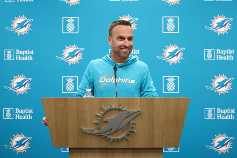 MIAMI GARDNES, FL – JUNE 09: Miami Dolphins head coach Jeff Hafley speaks with reporters during the Miami Dolphins OTA on Tuesday, June 9, 2026 at Baptist Health Training Complexr in Miami Gardens, FL Photo by Peter Joneleit/Icon Sportswire NFL, American Football Herren, USA JUN 09 Miami Dolphins OTA EDITORIAL USE ONLY Icon260609013