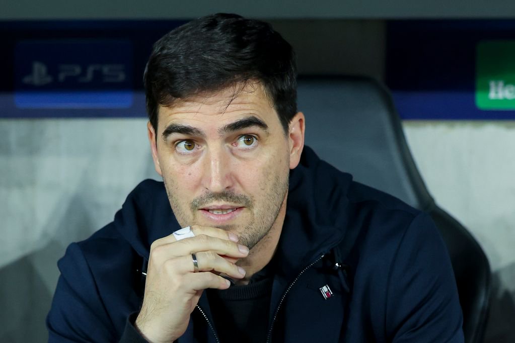 Head coach Andoni Iraola of Liverpool FC looks dejected during the UEFA Champions League 2026/2027 match between LASK and Liverpool
