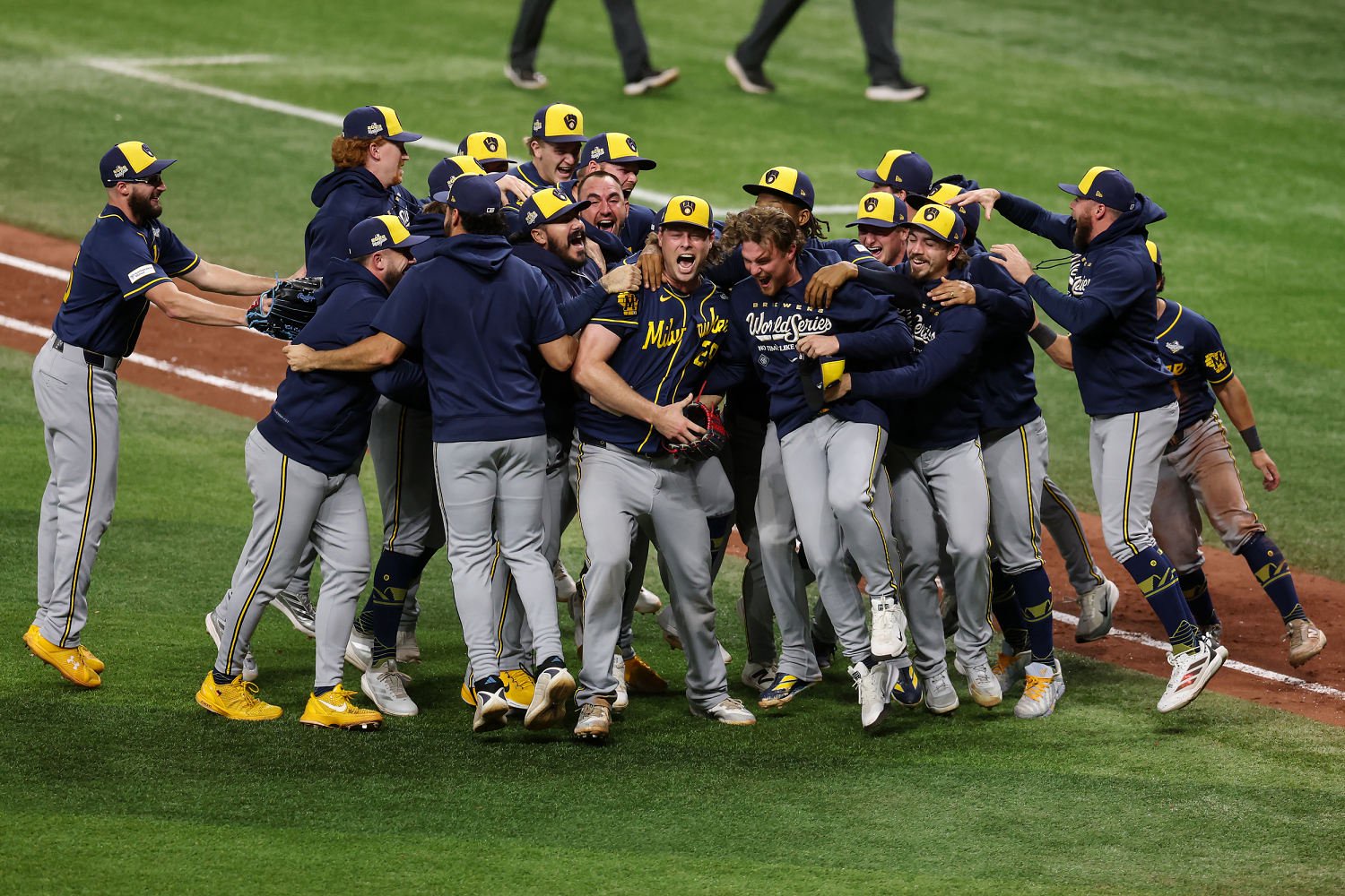 World Series: Milwaukee Brewers v Tampa Bay Rays - Game Five (Mike Stobe / Getty)