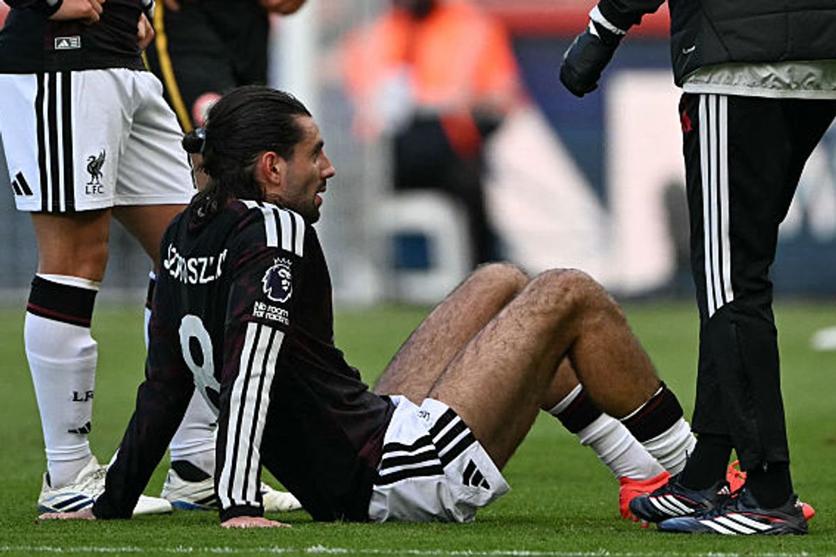 Liverpool's Hungarian midfielder #08 Dominik Szoboszlai (C) reacts after picking up an injury during the English Premier League football match between Brentford and Liverpool at the Gtech Community Stadium in London on October 17, 2026. (Photo by Glyn KIRK / AFP via Getty Images) / RESTRICTED TO EDITORIAL USE. No use with unauthorized audio, video, data, fixture lists, club/league logos or 'live' services. Online in-match use limited to 120 images. An additional 40 images may be used in extra time. No video emulation. Social media in-match use limited to 120 images. An additional 40 images may be used in extra time. No use in betting publications, games or single club/league/player publications. / 
