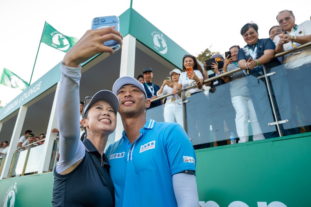 Wang Wei-hsuan and his wife, Cindy, after his win at the Macau Golf and Country Club. Photo: Asian Tour