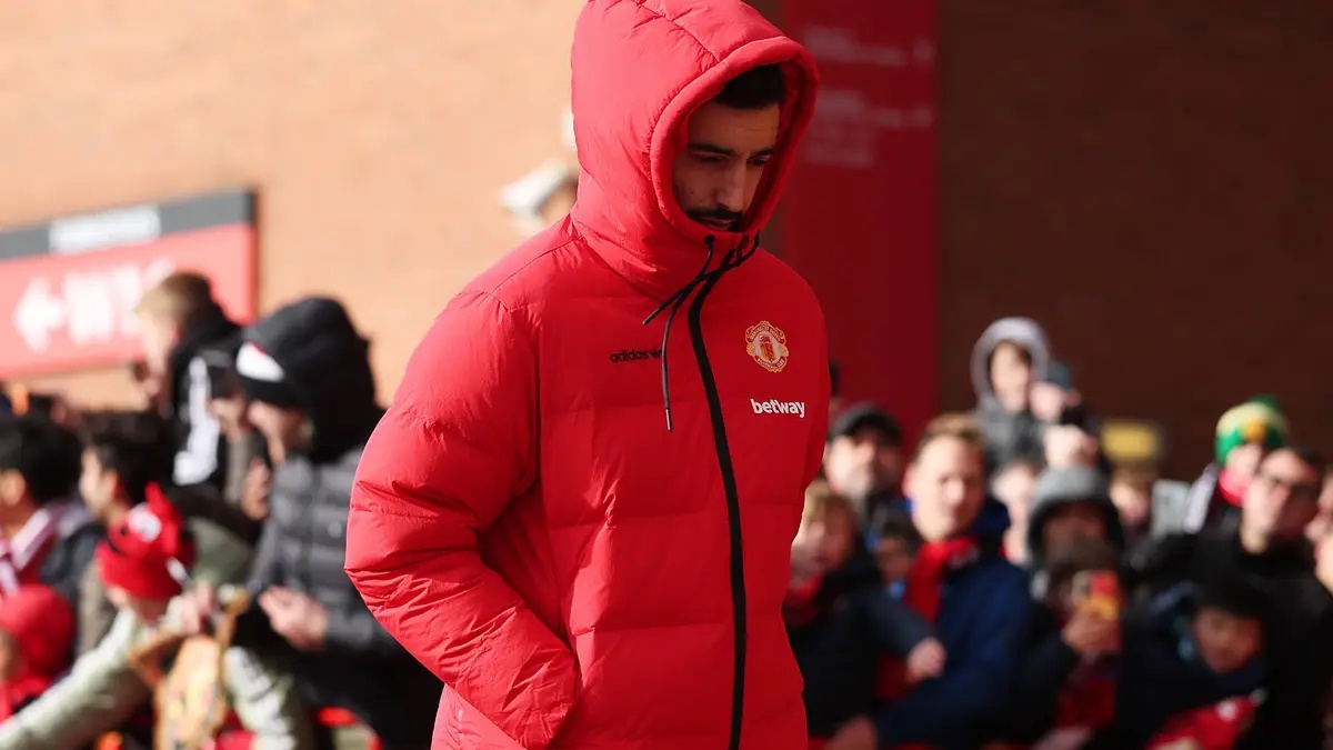 Bruno Fernandes dropped to Manchester United bench after criticising Michael Carrick's tactics