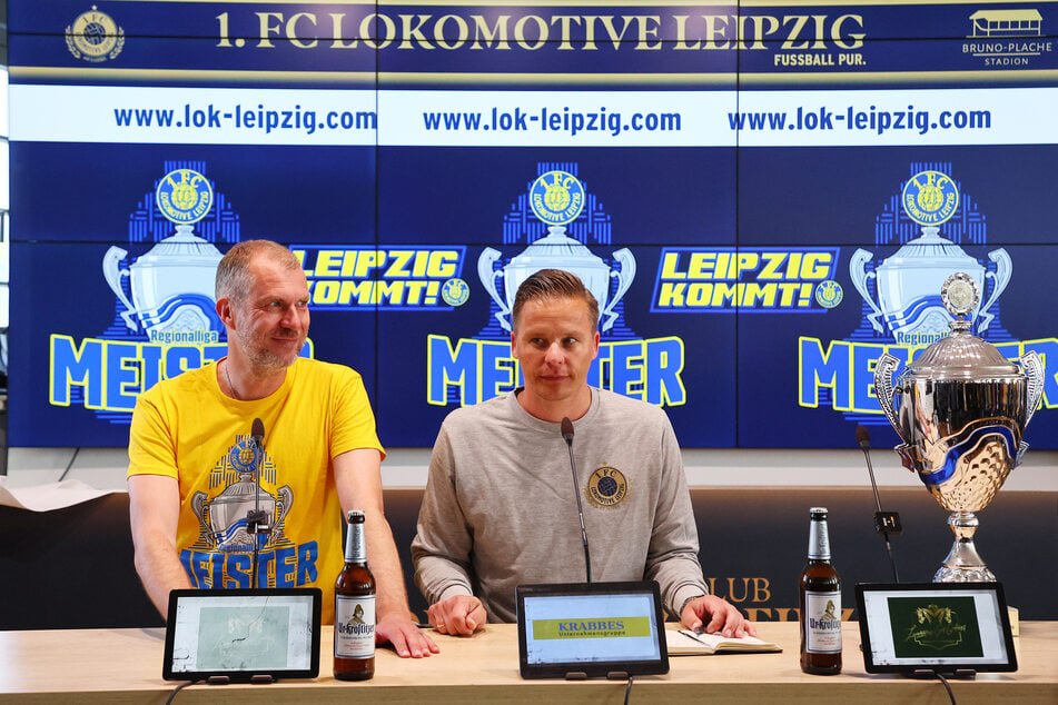 Muschalle hier in der Mitte neben Ex-Lok-Trainer Jochen Seitz (50), der Blau-Gelb zweimal in Folge zur Meisterschaft geführt hatte.