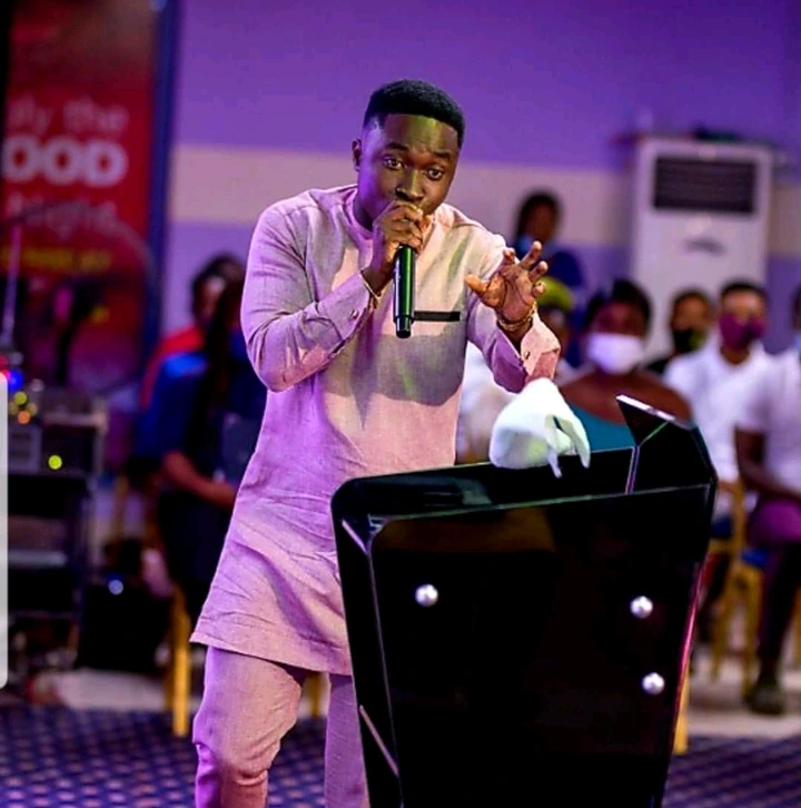 In 2019, this Prophet said Baby Maxin will D!e, 2 years on see what he was spotted doing. (photos) 9