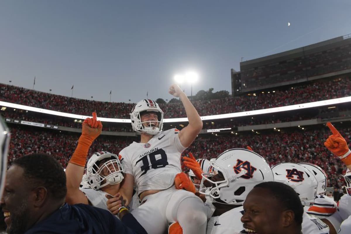 Kicker Alex McPherson #38 of the Auburn Tigers