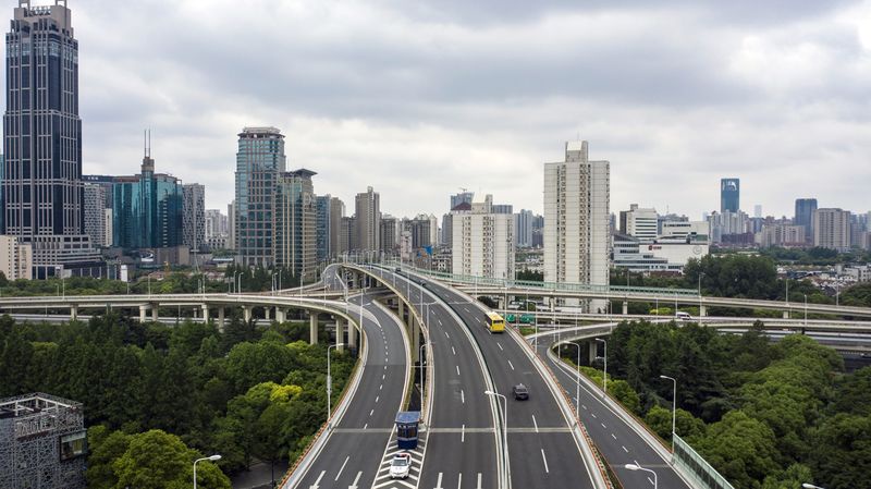 A highway remains deserted during a lockdown in Shanghai on May 24. Source: Bloomberg