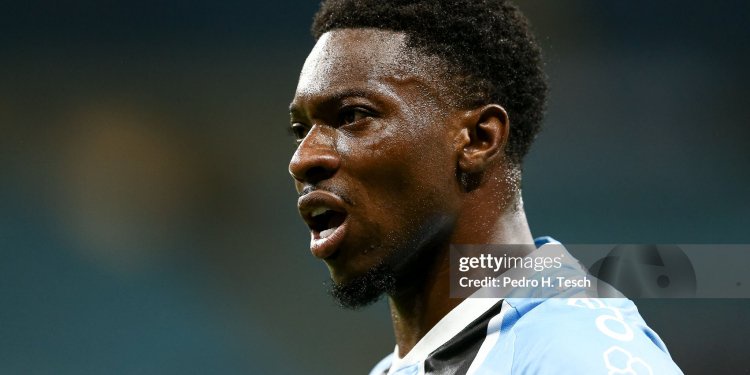 PORTO ALEGRE, BRAZIL - NOVEMBER 25: Francis Amuzu of Gremio reacts during the match between Gremio and Palmeiras as part of Brasileirao 2025 at Arena do Gremio on November 25, 2025 in Porto Alegre, Brazil. (Photo by Pedro H. Tesch/Getty Images)