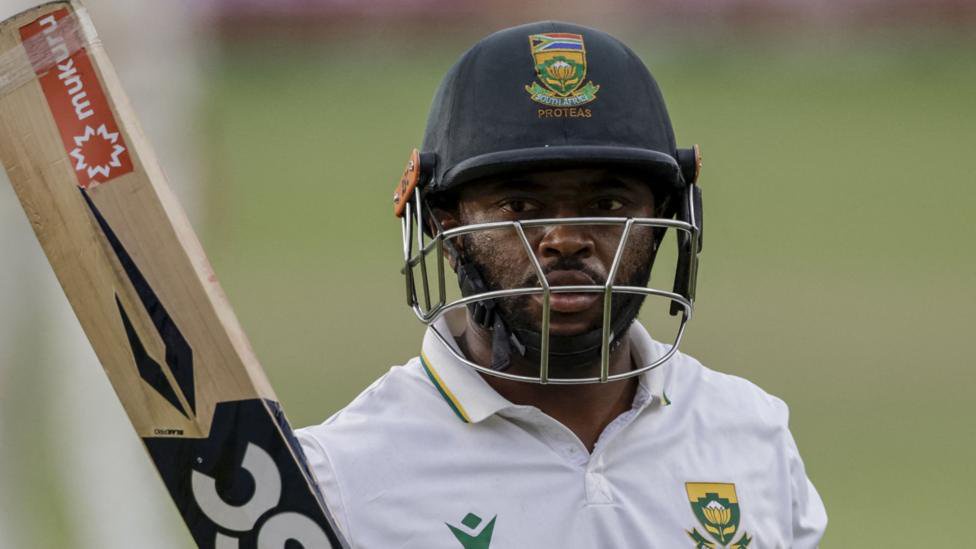 Temba Bavuma raises his bat after century