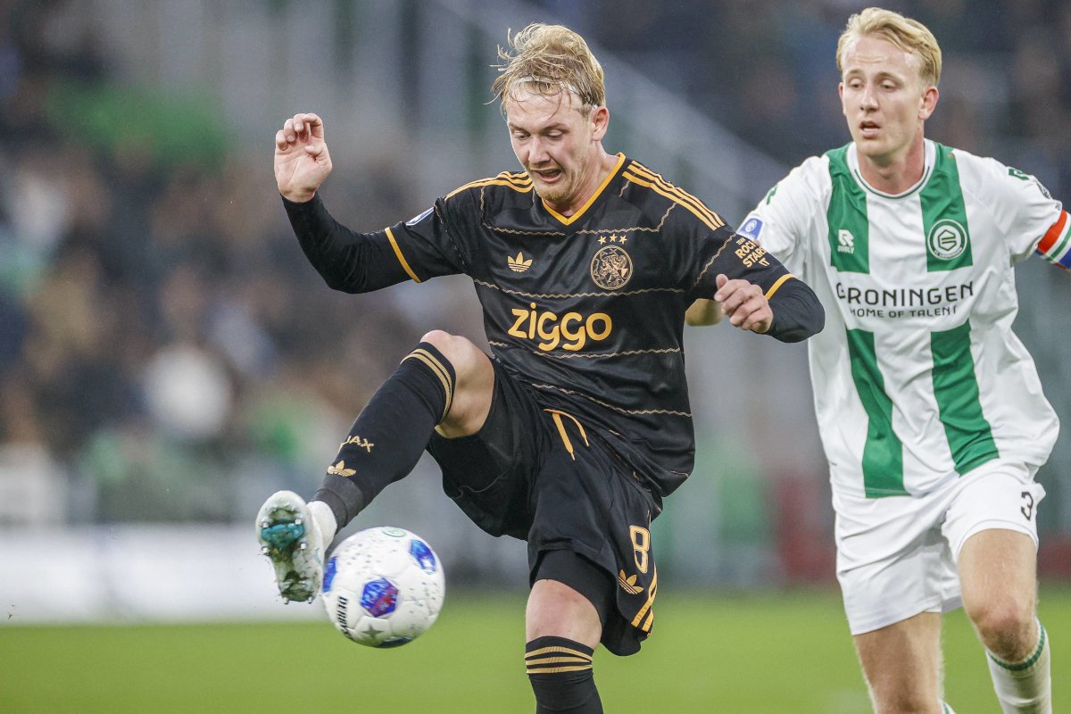 Julian Brandt bei der Ballannahme