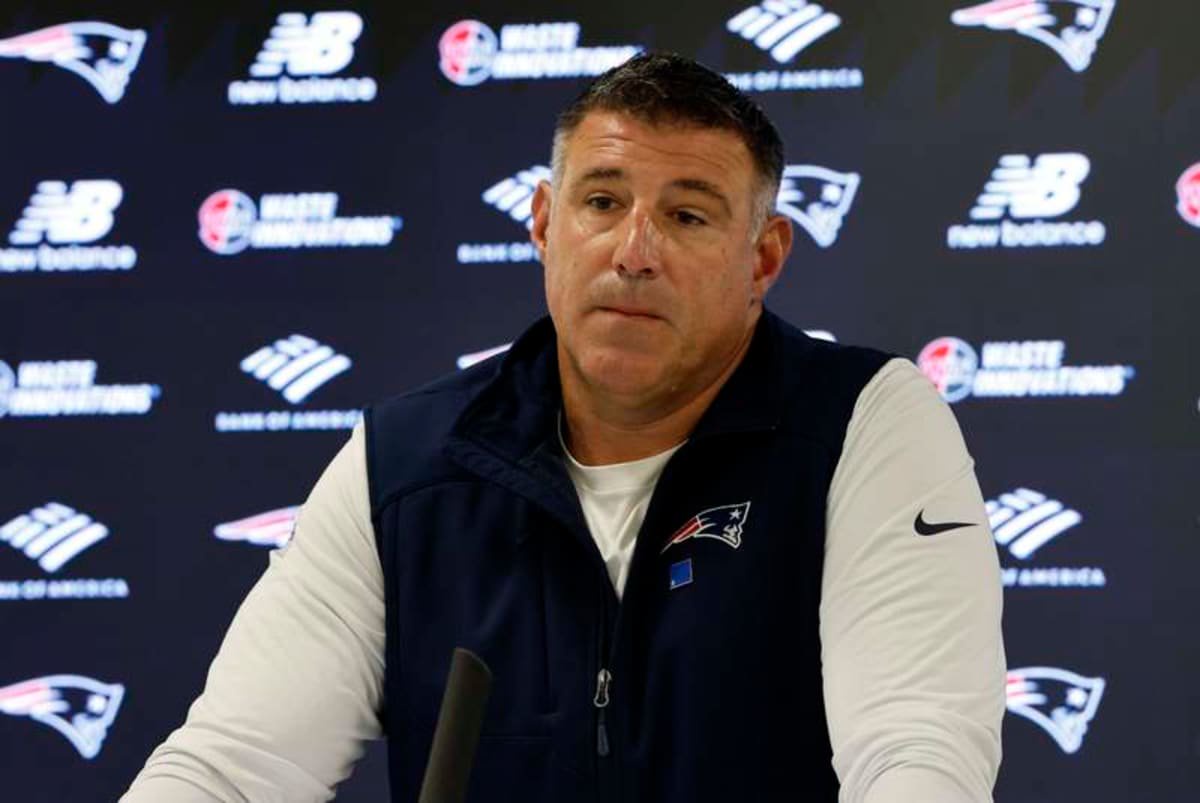 FOXBOROUGH, MA – JULY 27: New England Patriots head coach Mike Vrabel fields questions before New England Patriots Training Camp on July 27, 2026, at Gillette Stadium in Foxborough, Massachusetts. Photo by Fred Kfoury III/Icon Sportswire NFL, American Football Herren, USA JUL 27 Patriots Training Camp EDITORIAL USE ONLY Icon482260727002 ©IMAGO/Icon Sportswire