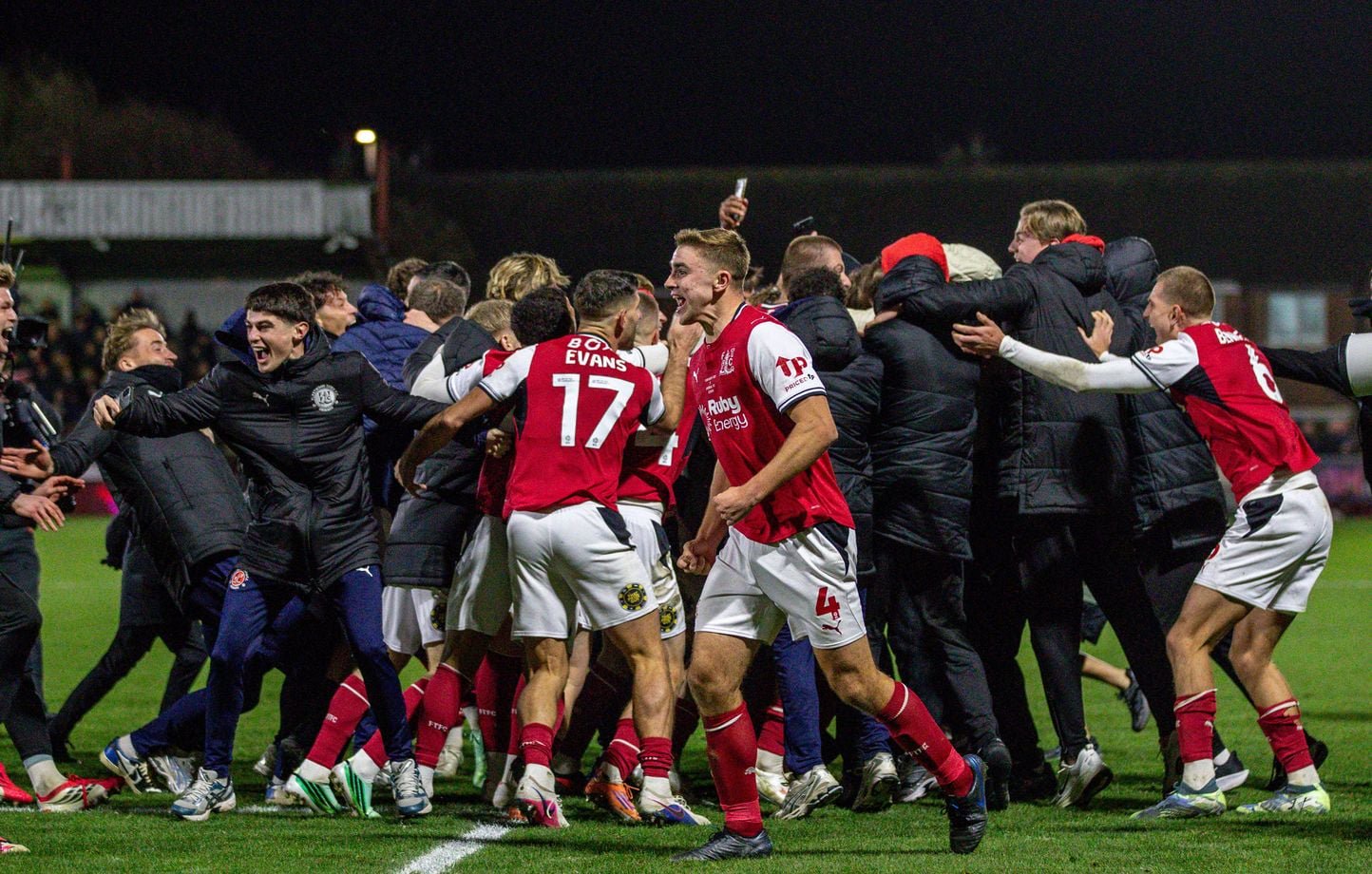 La joie des joueurs de Fleetwood après leur qualification.