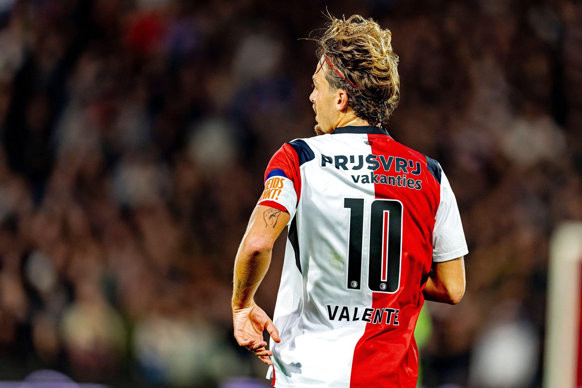Foto: Italiaanse kranten ontploffen over Valente vlak voor Feyenoord – Como