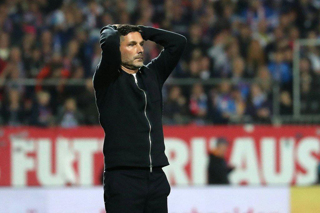 Trainer Stefan Leitl von Hertha BSC konnte es nicht fassen. Beste Torchancen blieben beim 0:0 in Kiel ungenutzt