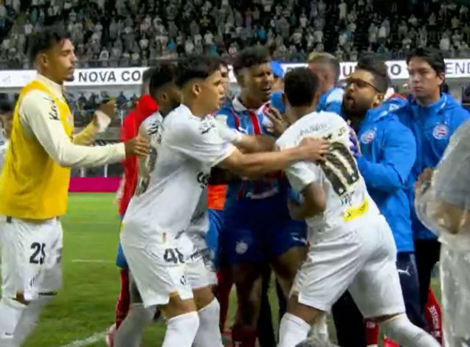 Neymar precisa ser contido para não ir às vias de fato com Rodrigo Nestor.