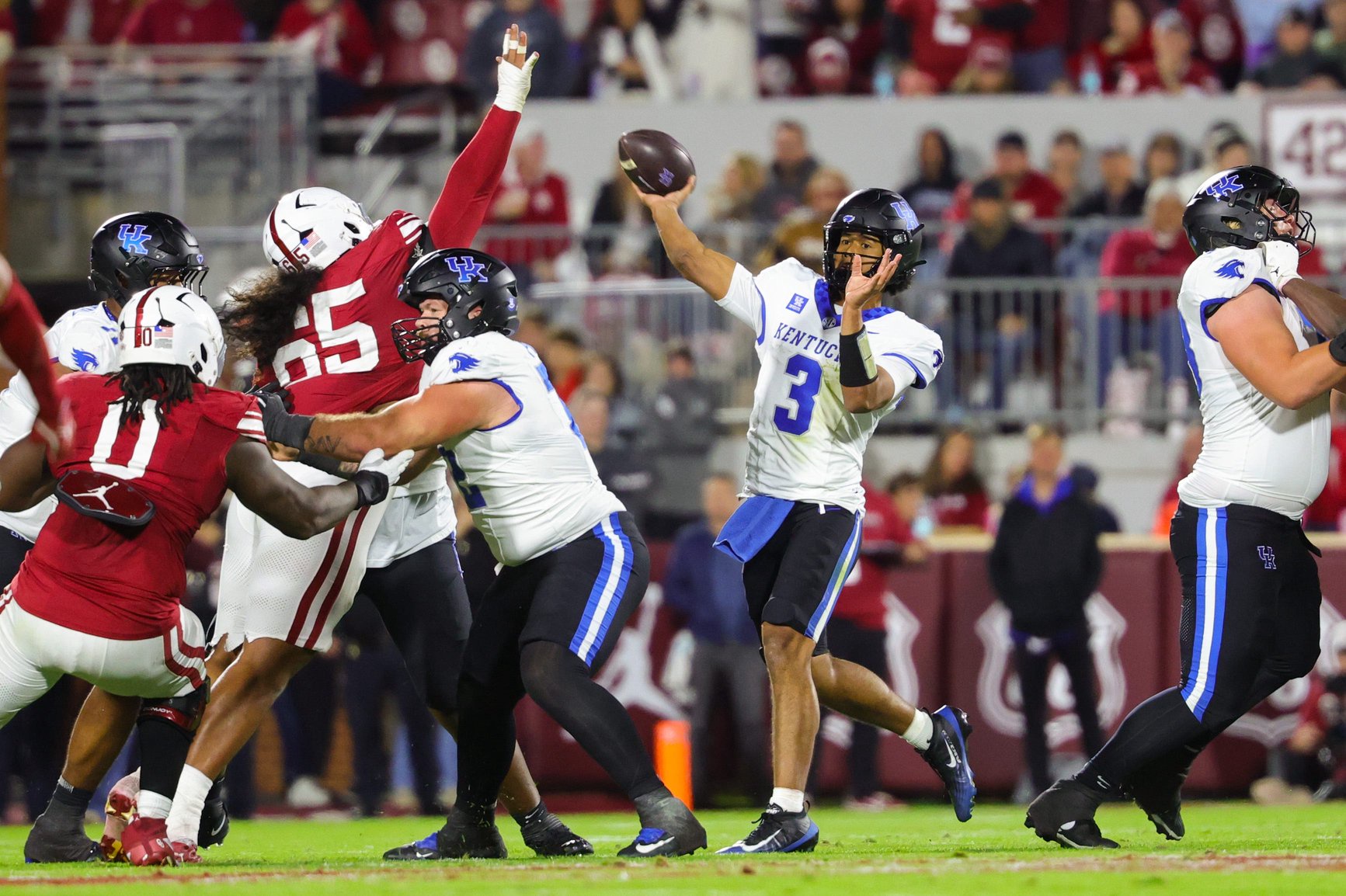 Oct 17, 2026; Norman, Oklahoma, USA;  Kentucky Wildcats quarterback Kenny Minchey (3) throws during the second quarter against the Oklahoma Sooners at Gaylord Family-Oklahoma Memorial Stadium. Mandatory Credit: Kevin Jairaj-Imagn Images
