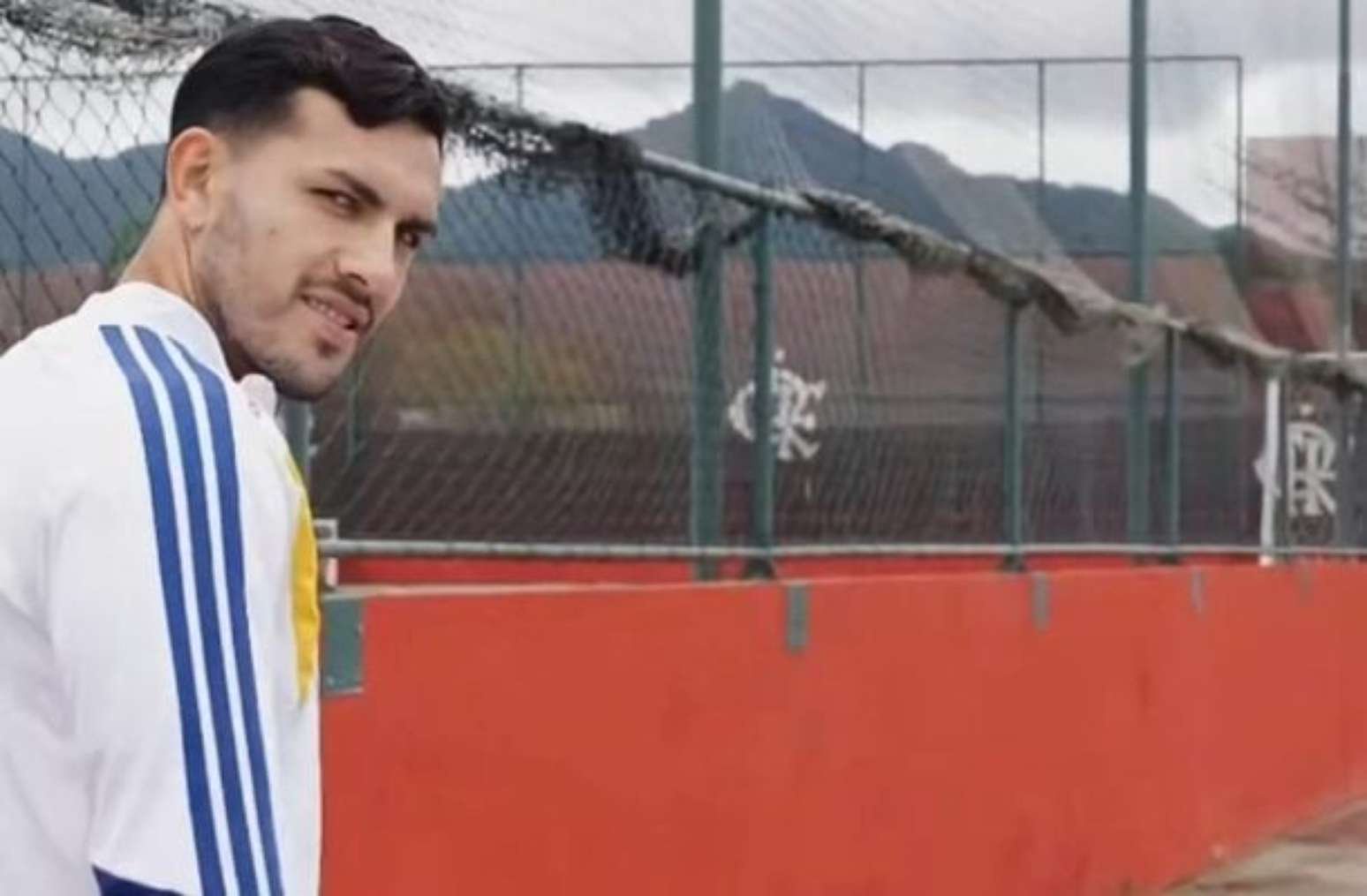 Paredes aparece em treino do Boca Juniors –